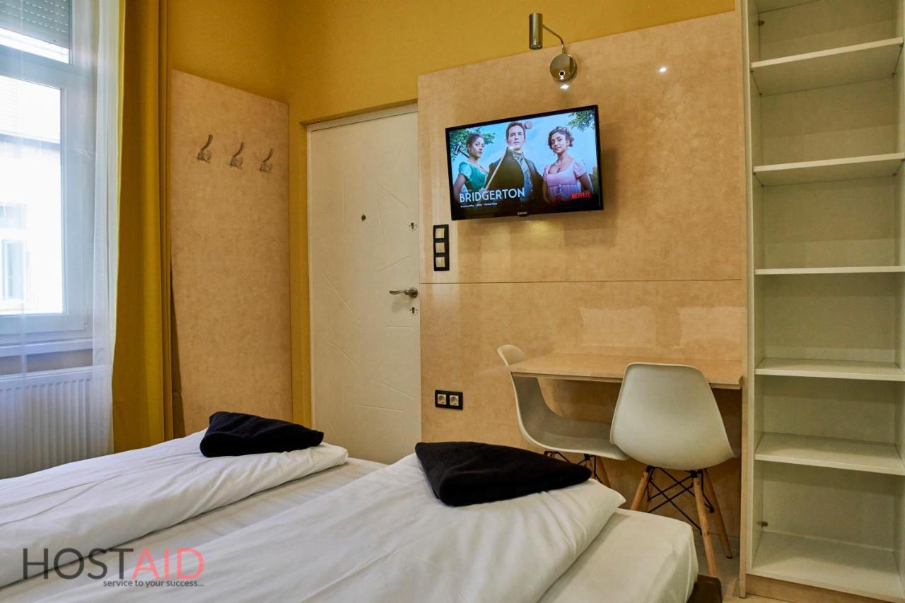 A13 Apartments - Budapest - Hostaid ภายนอก รูปภาพ